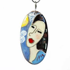 Mujer mirando al Sol